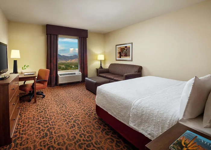 Hampton & At Talking Stick Hotel 3*