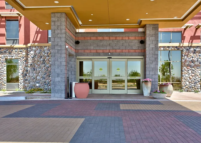 Hotel Hampton & At Talking Stick 3*