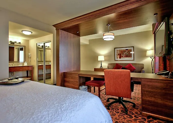 Hotel Hampton & At Talking Stick