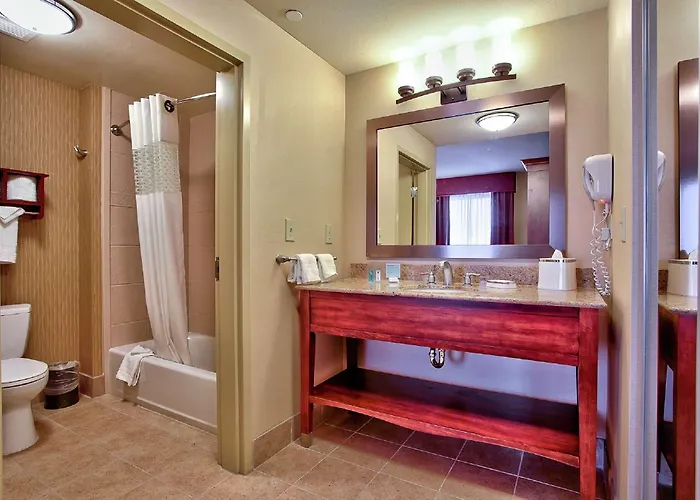 Hampton & At Talking Stick Hotel 3*