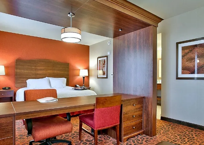 Hotel Hampton & At Talking Stick 3*